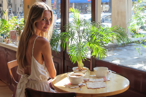 Bielizna do krótkiej sukienki - modele idealne na lato, imprezy i randki